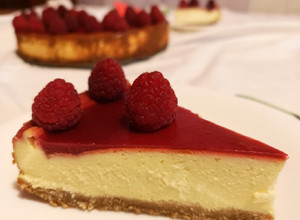 Fehércsokis-málnás sajttorta lépésről lépésre recept fotója