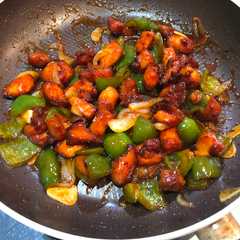 A picture of Kungpao Chicken.