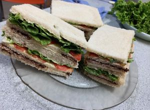 Una foto de Sándwiches de ternera 👈🥳 | Paso a paso 🥪🥩 Clásico argentino