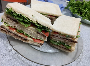 Una foto de Sándwiches de ternera 👈🥳 | Paso a paso 🥪🥩 Clásico argentino