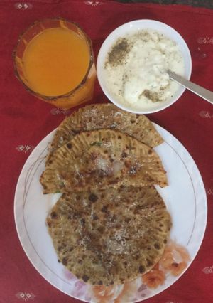 A picture of Radish Parathas.
