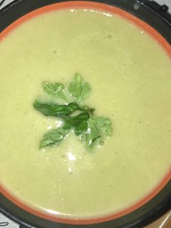 صورة لوصفة شوربة القرع الاخضر 🥗