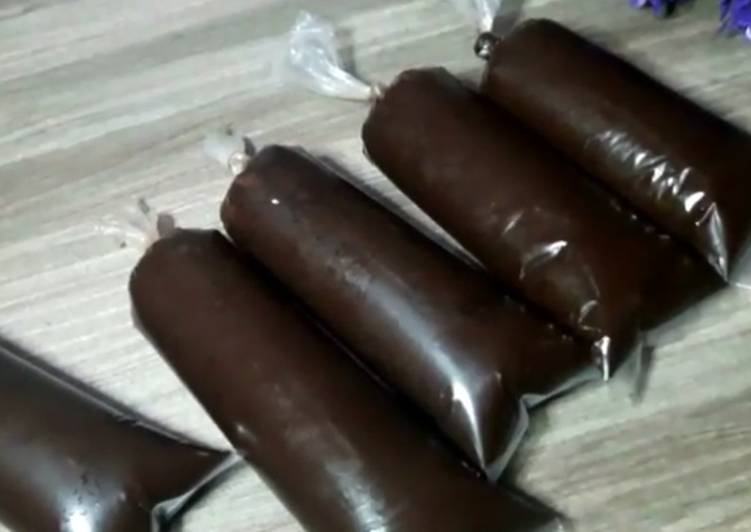 Langkah Mudah untuk Membuat Es lilin selimut coklat ala magnum kw yang Bikin Ngiler
