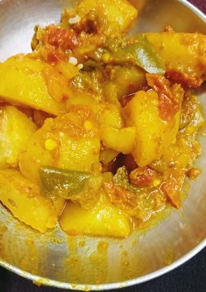 A picture of Shimla mirch aloo ki sabji.