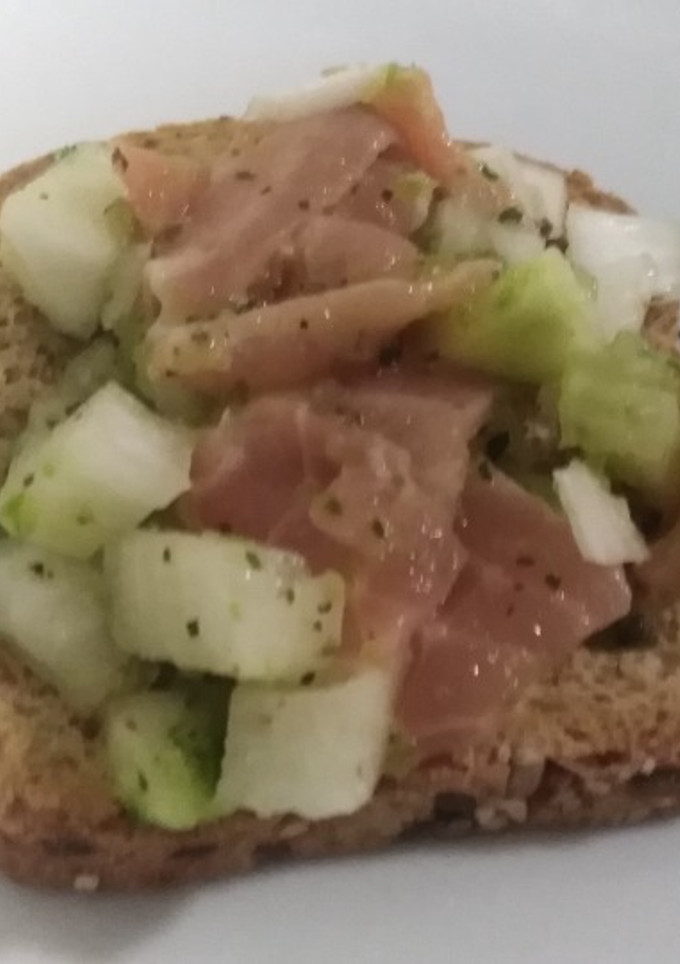Una foto de Aguachile de salmón