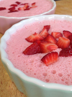 Una foto de Mousse de fresas