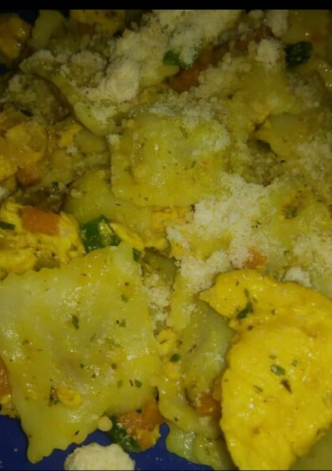 Una foto de Ravioles con salsa