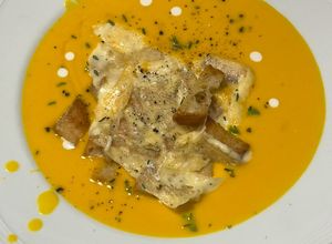 Foto di Vellutata di zucca semplice con crostini e edamer fuso