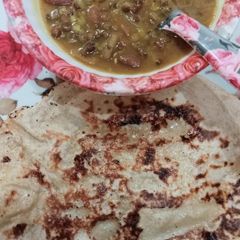 Daal makhani with Naan A picture of Daal makhani with Naan.