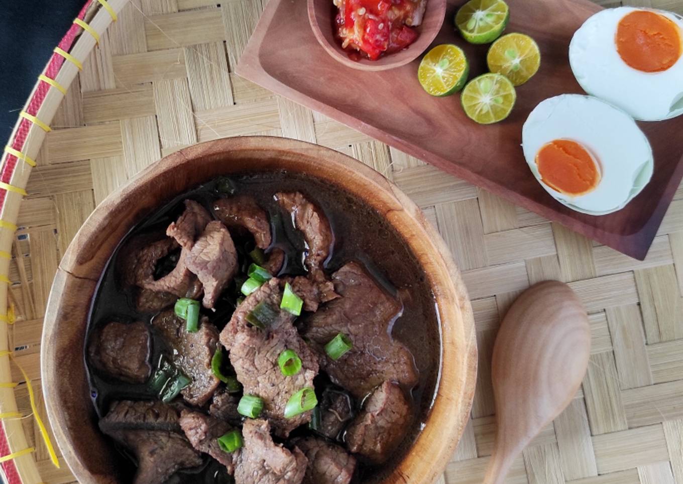 81. Rawon Daging Sapi