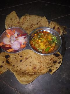 પરોઠા(parotha recipe in Gujarati) રેસીપી મુખ્ય ફોટો