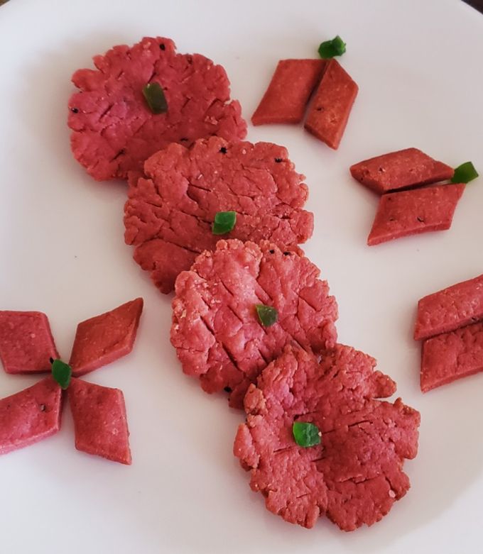 A picture of Beetroot farsi puri and shakkarpara.