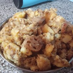 A picture of Aloo bhaa vart vali sabzi.