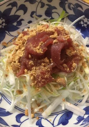 A picture of Japanese Sashimi Tuna Salad.