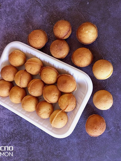 A picture of Cake pops.