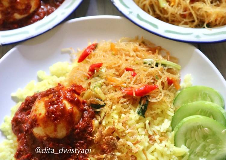 NASI KUNING ala magicom (acil dita ?)