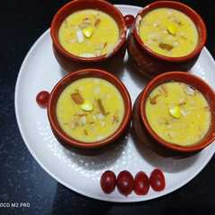 A picture of मटका कुल्फी केसर पिस्ता फेलेवर (matka kulfi kesar pista flavour recipe in Hindi).