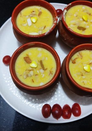 मटका कुल्फी केसर पिस्ता फेलेवर (matka kulfi kesar pista flavour recipe in Hindi) रेसिपी मुख्य फोटो