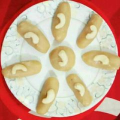 A picture of Cashew roll.