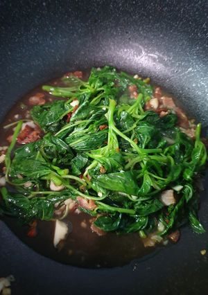 รูปของ ผักโขมน้ำมันหอยเบคอนกรอบ🥓