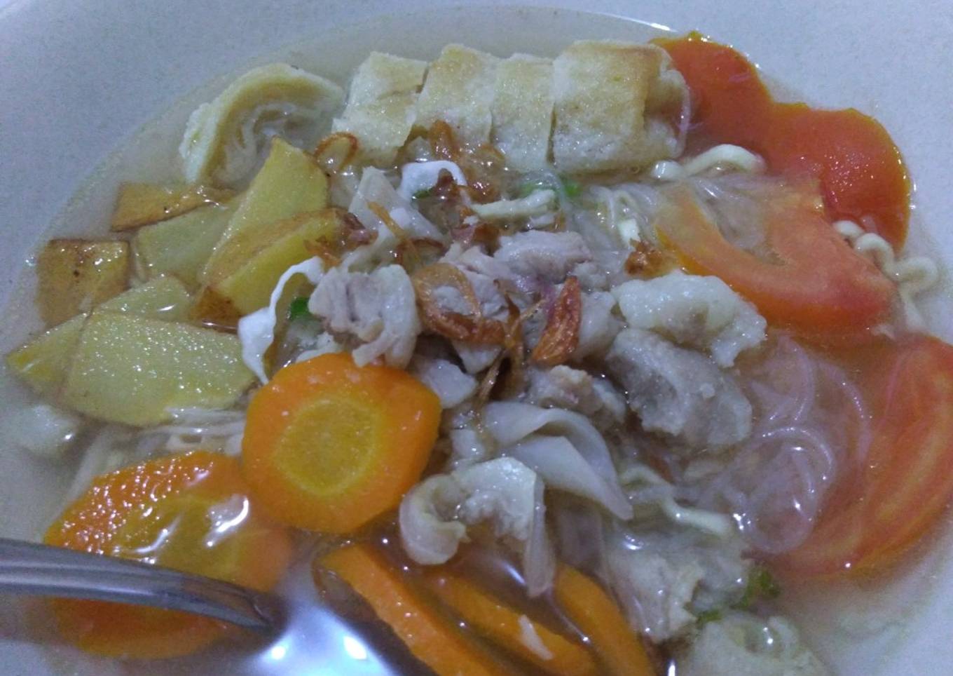 Soto mie kuah bening