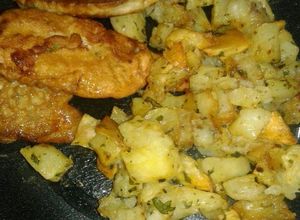 Una foto de Escalope de pollo con papitas al horno picantonas😉