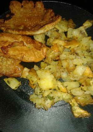 Una foto de Escalope de pollo con papitas al horno picantonas😉