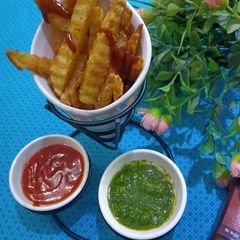 A picture of KFC style fries.