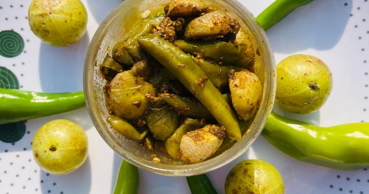 आवले हरी मिर्च का अचार (Awle Hari Mirch Ka Achar Recipe In Hindi ...