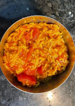 સેવ ટામેટા નુ શાક (Sev Tameta Shak Recipe In Gujarati) રેસીપી મુખ્ય ફોટો