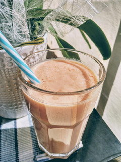 Una foto de Batido de fresa y papaya frescas 🍓🍹
