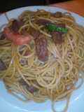 Tallarines saltado con res