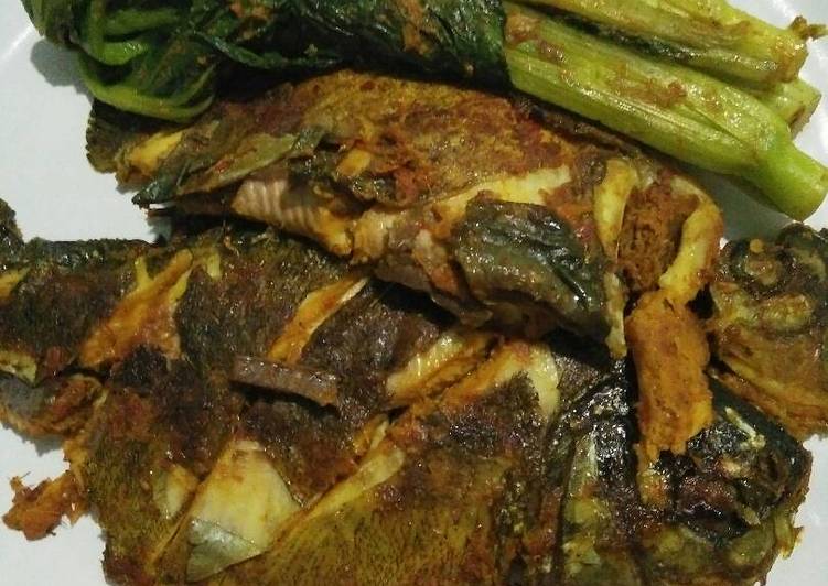 Bawal bakar tanpa kecap