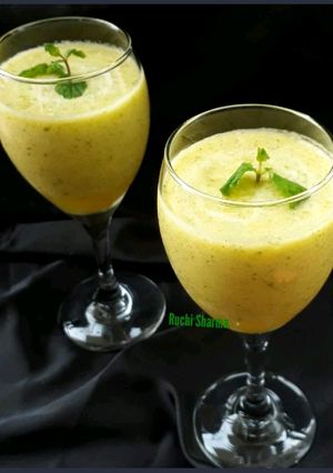 A picture of Pineapple mint frapee.