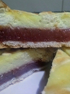 Una foto de Pasta frola de membrillo y queso crema.👩🏼‍🍳