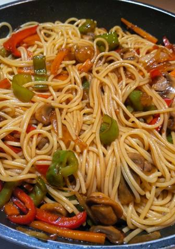 Una foto de Pasta Oriental con verduritas y salsa Yakisoba