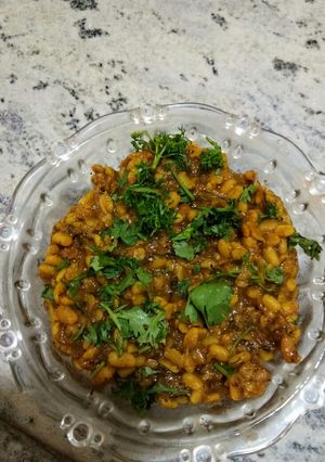 A picture of Punjabi style sookhi Urad dal.