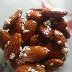 A picture of Honey sesame almonds.