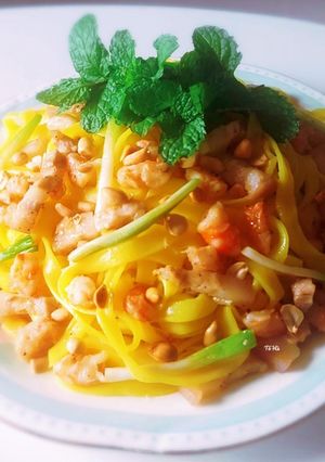 Hình của món MÌ QUẢNG trộn.