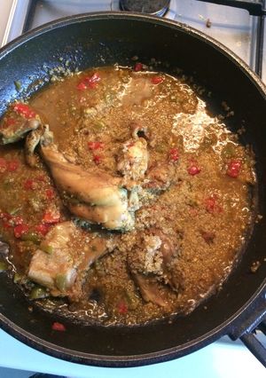 Una foto de Conejo con quinoa en salsa