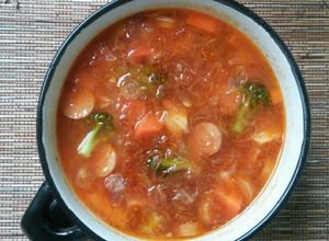Foto resep Sup Merah Sosis dan Bakso Ayam