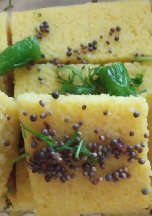 खमंग ढोकळा (khaman dhokla recipe in marathi रेसिपी चे मुख्य फोटो 
