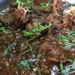 A picture of Dahi methi chicken thick gravy.