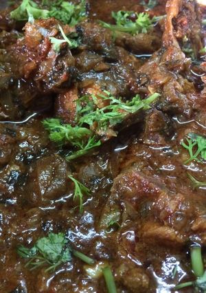 A picture of Dahi methi chicken thick gravy.