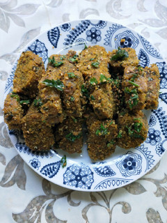પાલક ના મુઠીયા (Palak Muthia Recipe In Gujarati) રેસીપી મુખ્ય ફોટો