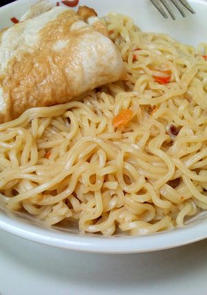 A picture of Indomie with fried egg.
