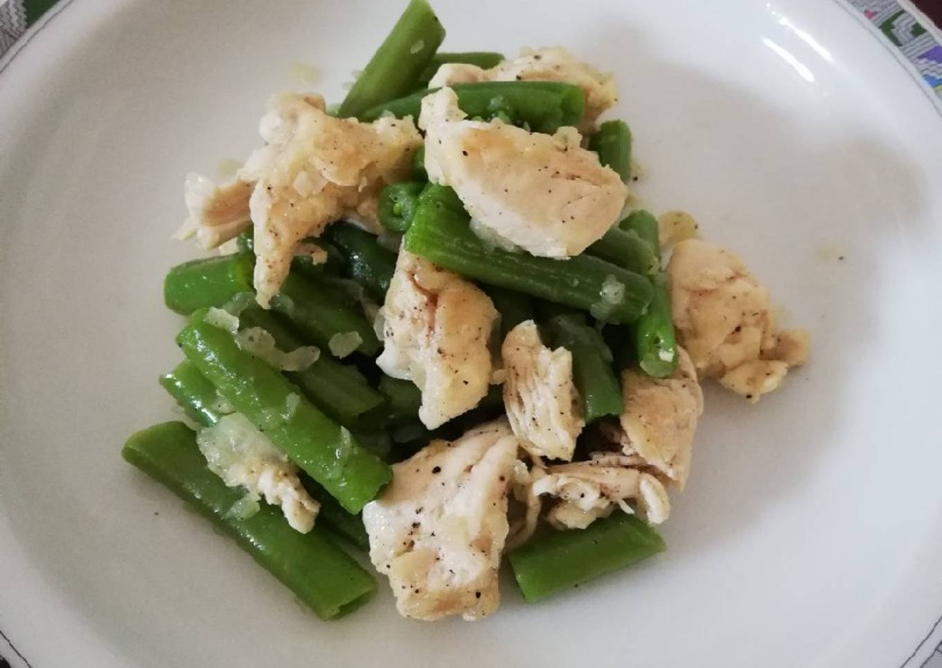 Salteado de pollo y judías verdes