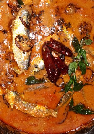 A picture of Mathi Chatti Curry / Sardines cooked in earthen pot.