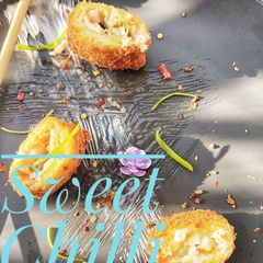 A picture of Sweet chilli bread roll.