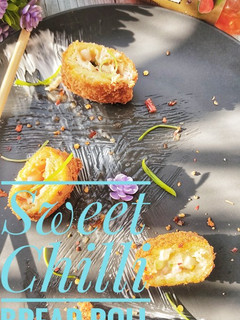 A picture of Sweet chilli bread roll.
